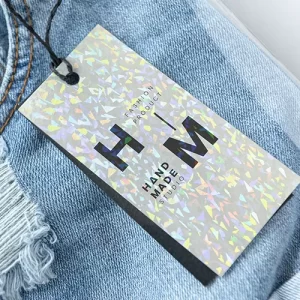 Tag Personalizada - Couchê Brilho 300g - Laminação Holográfica - 43x48mm